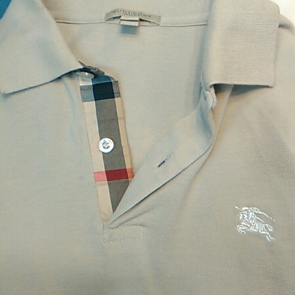 Burberry short sleeve tan medium